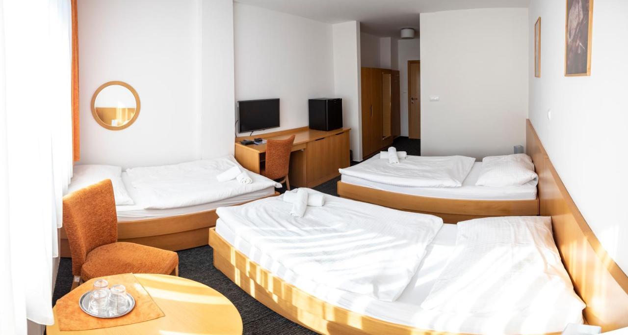 Hotel Puls Ostrava Esterno foto